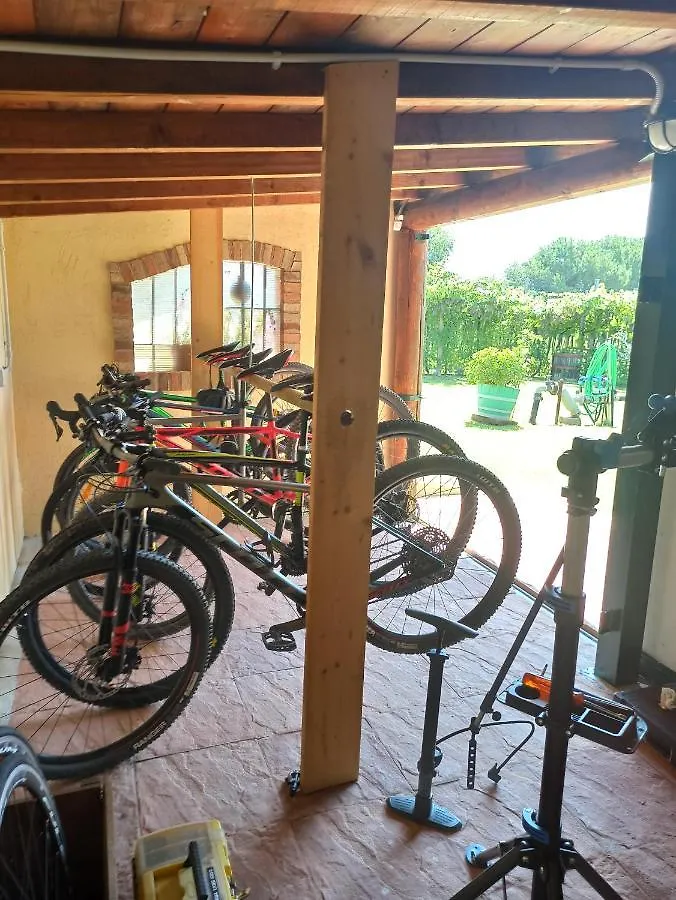 Le Zampolle B & B Colà 0*,